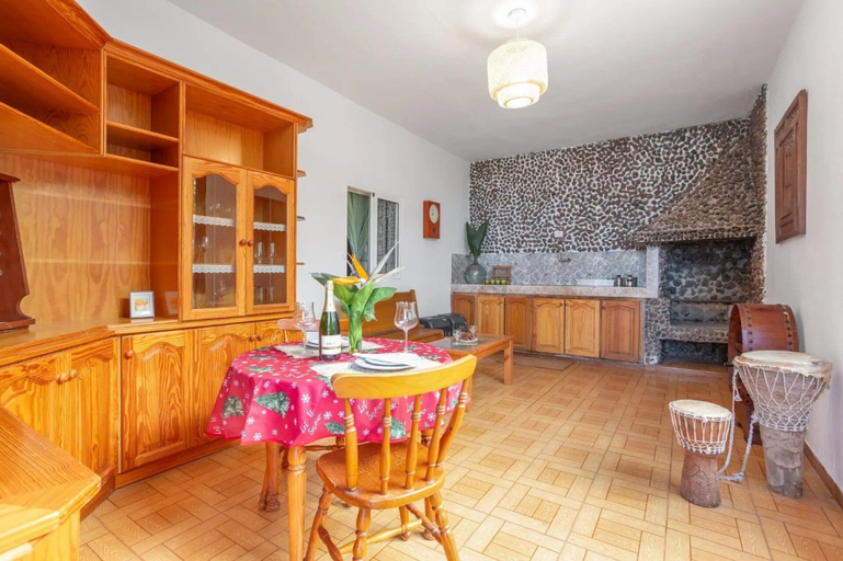 Dining 4, Ursula's Cozy Retreat in Santa Ursula, Santa Cruz de Tenerife