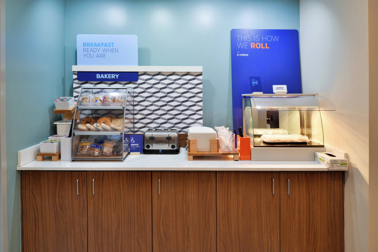 Food & Drinks 5, Holiday Inn Express Blowing Rock South by IHG, Watauga