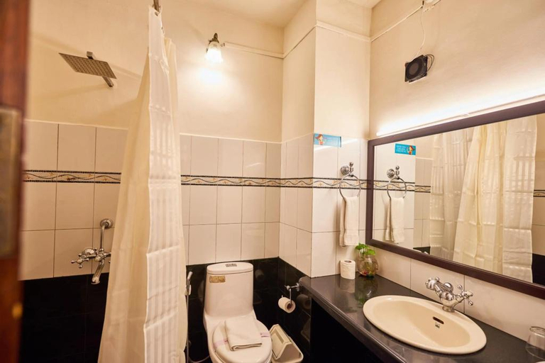 Bathroom 4, Deshadan Mountain Resort, Idukki