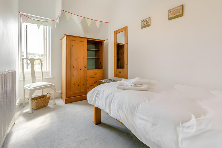 Bedroom 2, Daisy Cottage — Character & Comfort near Beer Beach, Devon