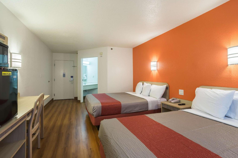 Bedroom 3, Motel 6 Dale, IN, Spencer