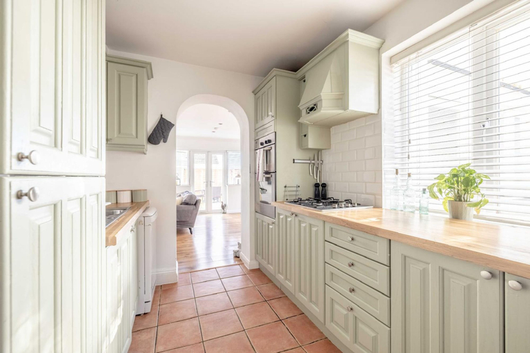 Room 2, Large 6 Bed Windsor Stay Near Legoland M4, Windsor and Maidenhead