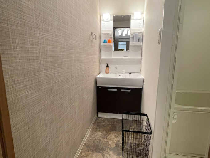 Bathroom 3, Loirsir, Osaka