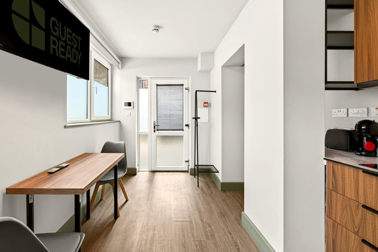 Room 4, Guestready - The Bridge - Wealdstone, London
