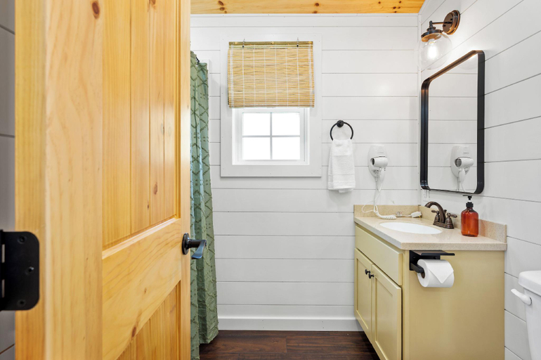 Bathroom 3, The Lodges at Eden Reserve, Grant