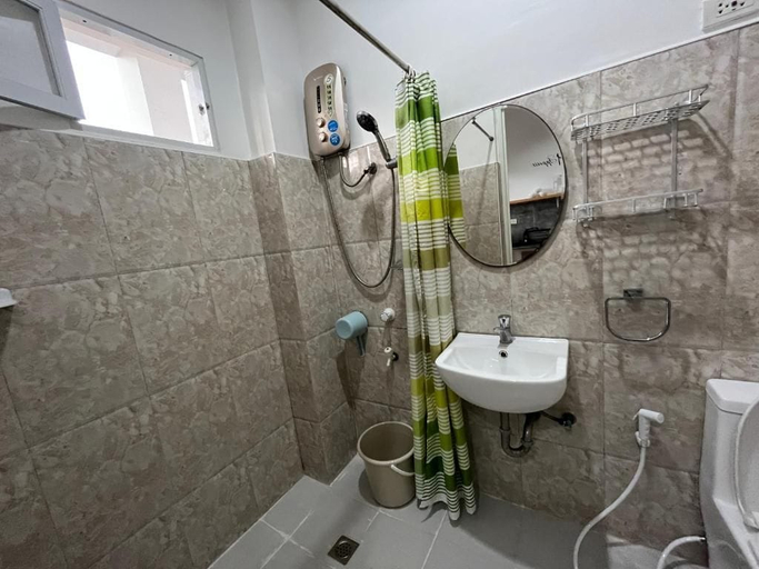 Bathroom 3, Alaia Studios, Panglao