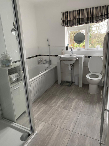 Room 3, Large 6 Bed Windsor Stay Near Legoland M4, Windsor and Maidenhead
