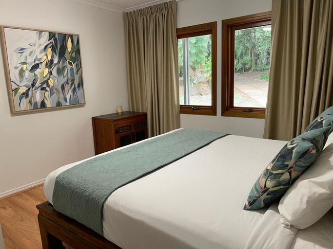 Bedroom 3, Pethers Rainforest Retreat, Tamborine Mountain