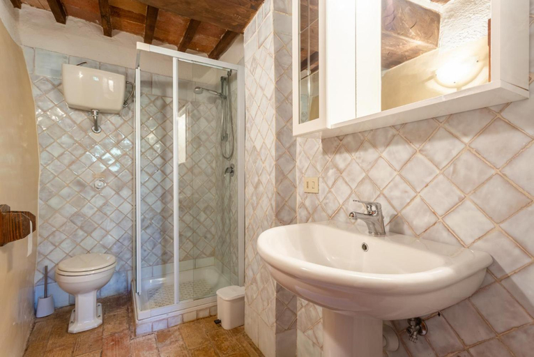 Bathroom 3, Villa Caporlese Large Private Pool, WiFi, Terni