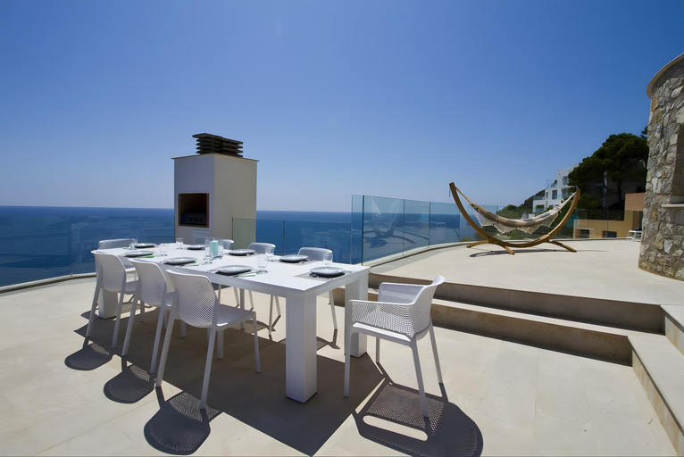Others 4, Villa Blanca, Baleares