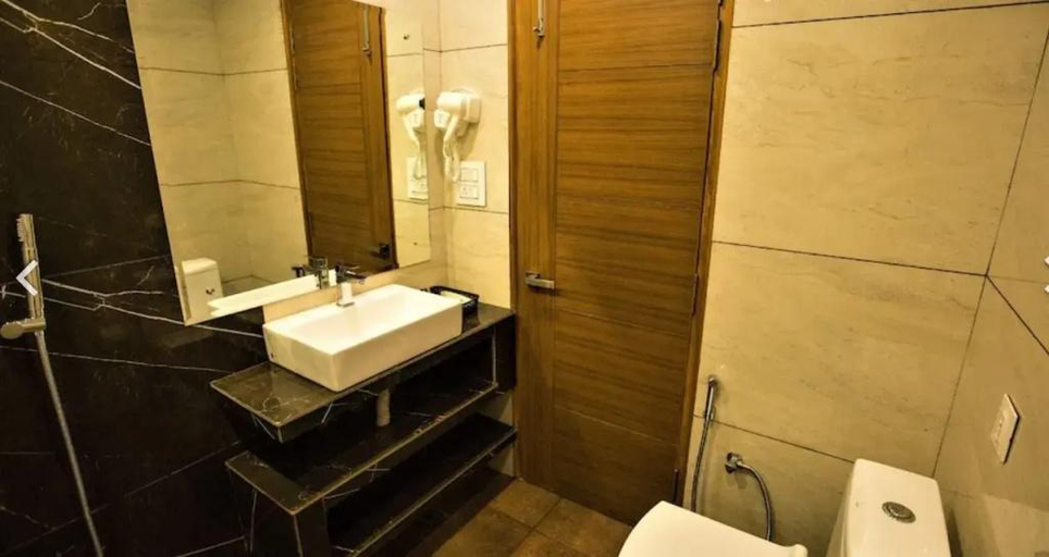Bathroom, HOTEL CORAL STAR, Chandigarh