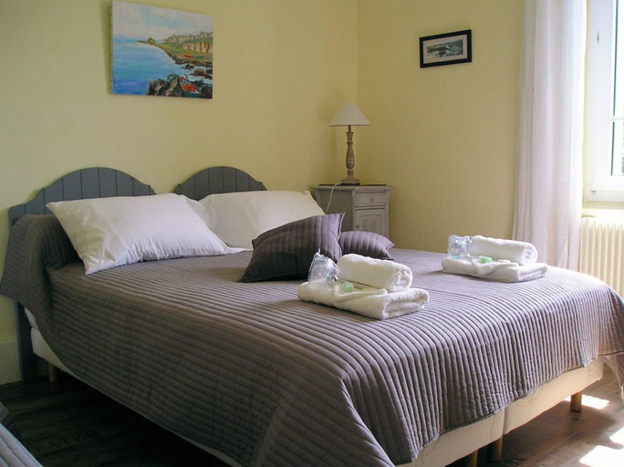 Bedroom 2, Aux Chambres Du Roy, Somme