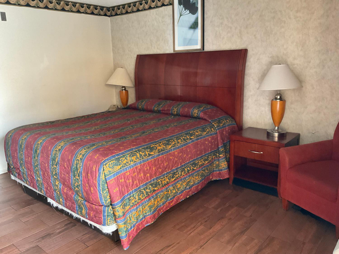 Bedroom 3, New Budget Inn, San Bernardino