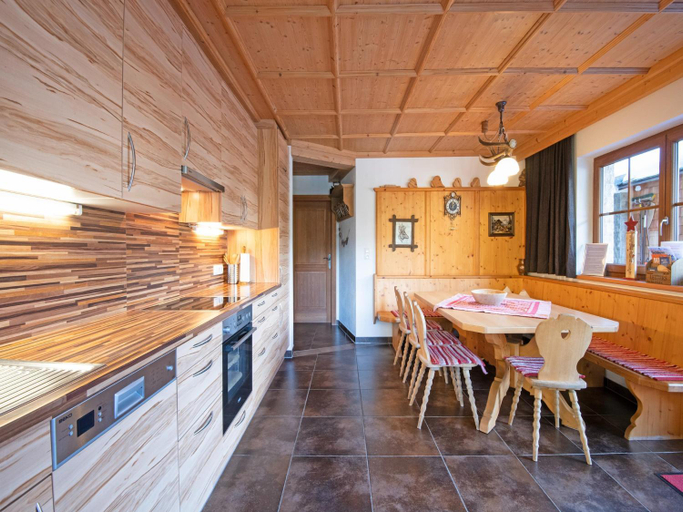 Others 5, Chalet in Hochfugen near Ski Slopes, Schwaz