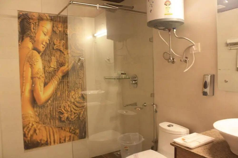 Bathroom, Hotel Avishi Green, Kullu