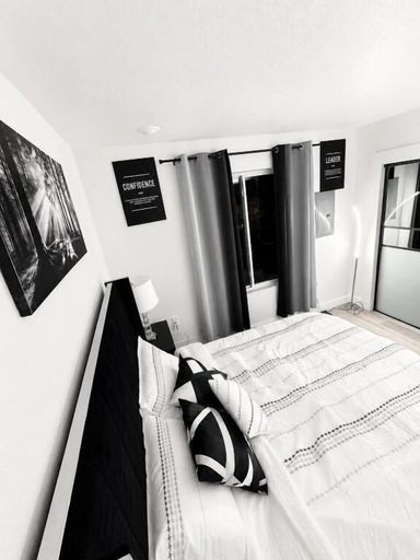 Room 4, Modern Oasis Near Deep Ellum, Dallas