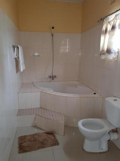 Bathroom 4, Marsy Lodge, Kalomo