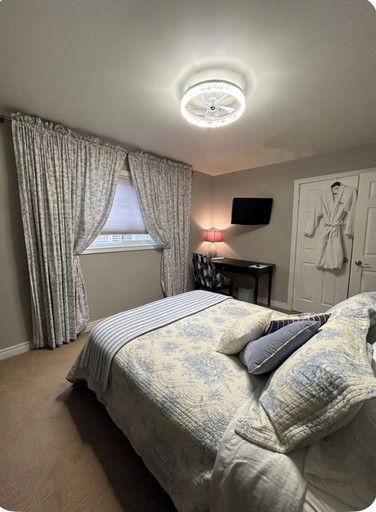 Room 5, Willow Pond B&B, Durham