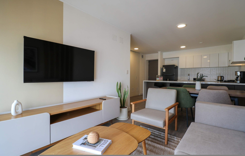 Room 2, w Upscale 3BR w Balcony in Upscale Miraflores, Lima