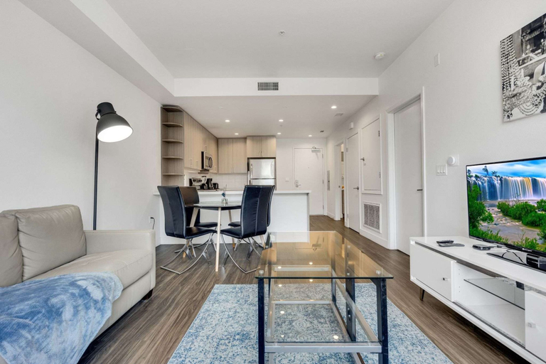 Room 3, Stylish 1BR Family Apartment by Dtla, Los Angeles