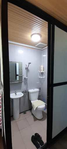 Bathroom 4, WIND VALLEY FARMSTAY (MT.VIEW 2 PAX TWIN@NO.5), Ranau