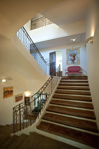 Public Area, Chateau et Golf De Taulane, Var