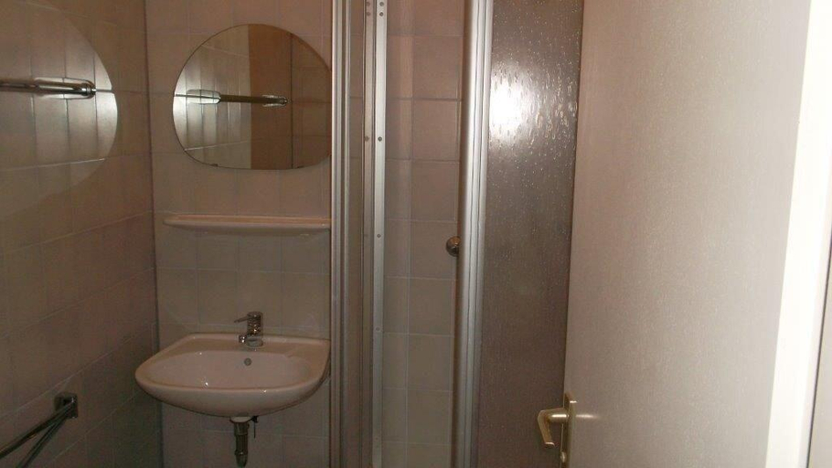 Bathroom, Doma Ne Badetz, Anhalt-Bitterfeld