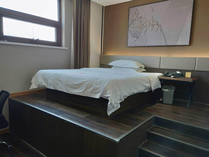 Bedroom 3, IU Hotel Qingdao Golden Beach Xuejiadao Metro Station, Qingdao