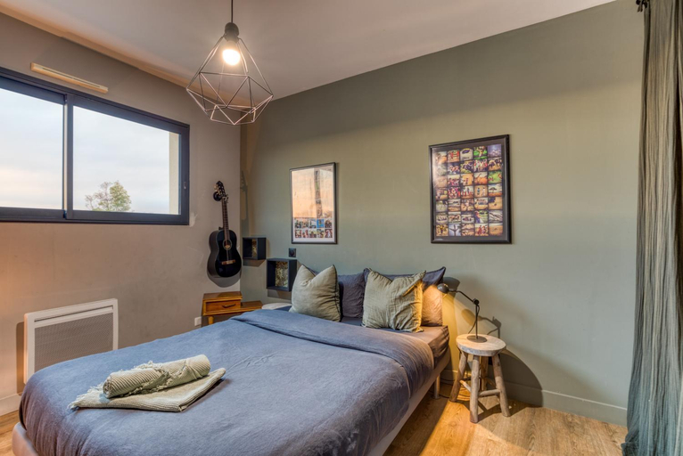 Bedroom 2, Sublime Maison Moderne avec piscine, Hérault