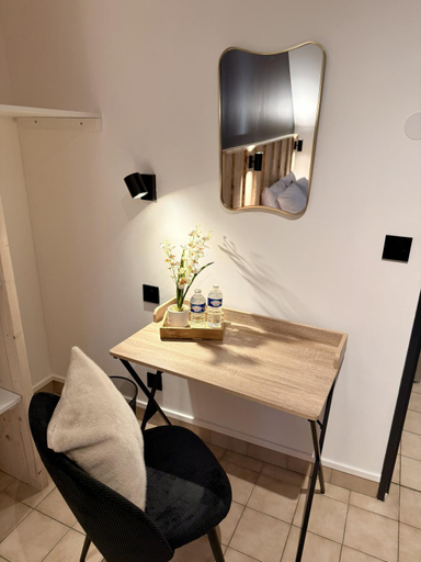 Others 5, Hotel le Tilleul, Isère