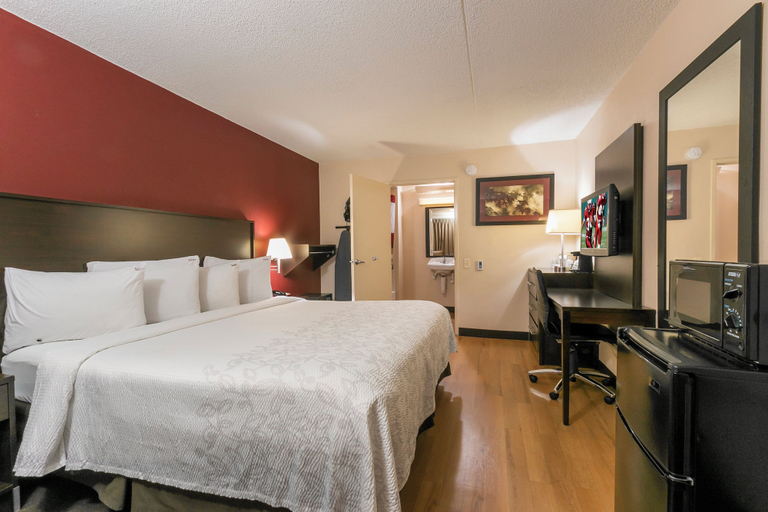 Bedroom 3, Red Roof Inn PLUS+ Pittsburgh East - Monroeville, Allegheny