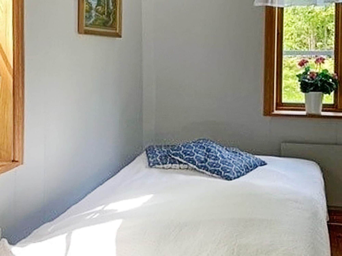 Bedroom 4, 6 Person Holiday Home in Vislanda, Alvesta
