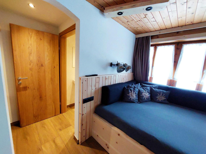 Bedroom 3, Chalet in Hochfugen near Ski Slopes, Schwaz