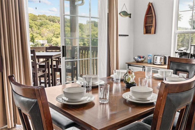 Food & Drinks, Peaceful Lakeview Escape - For 6, Taney