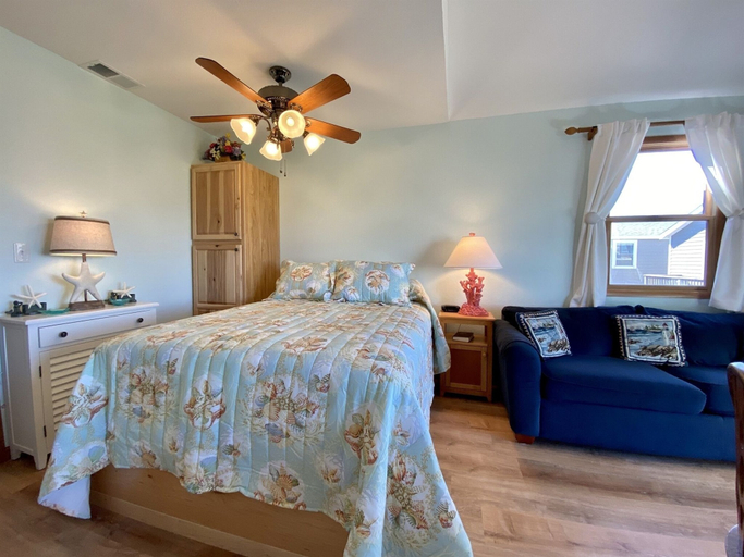 Room 5, 31 Rip Tide Studio Bedroom Condo, Dare
