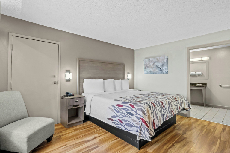 Bedroom 3, Red Roof Inn & Suites Wilson, Wilson