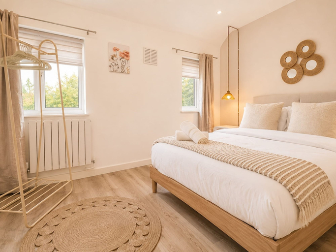 Room 4, Perfect Booking Bright 3 Bed Home w Garden Sunroom, Windsor and Maidenhead