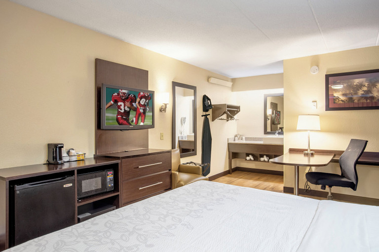 Bedroom 5, Red Roof Inn PLUS+ Washington DC - Manassas, Prince William