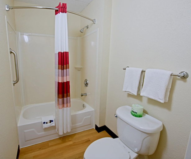 Bathroom 4, Red Roof Inn Huntington, Cabell