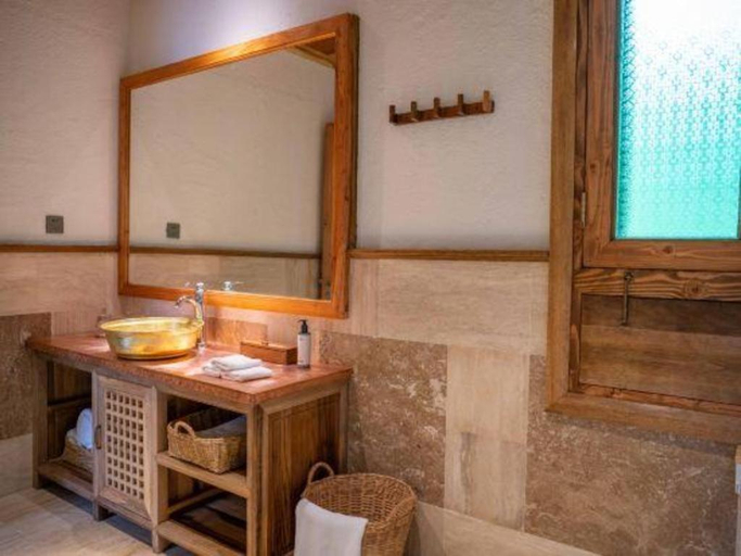 Bathroom 4, Songtsam Benzilan, Dêqên Tibetan