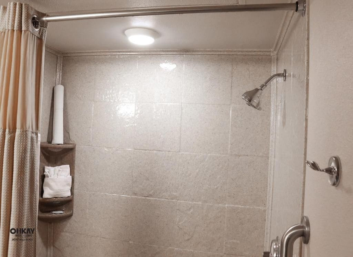 Bathroom 4, Ohkay Casino Resort Hotel, Rio Arriba