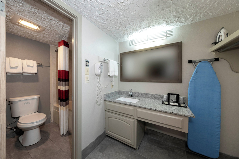 Bathroom 4, Red Roof Inn Monroe, Ouachita