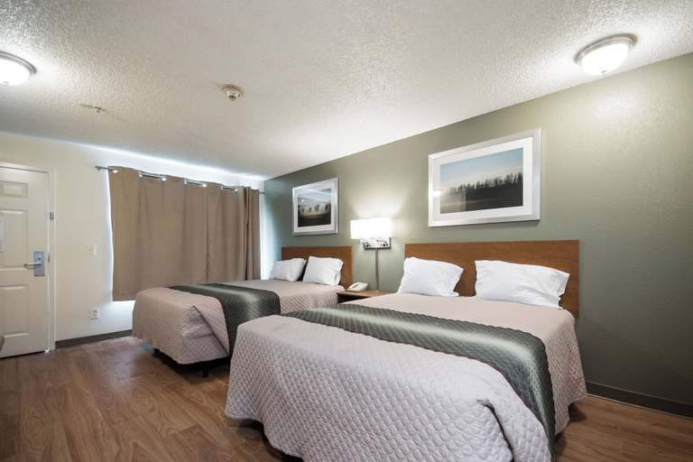 Bedroom 2, HomeTowne Studios By Red Roof Seattle - Kent/ Des Moines, King