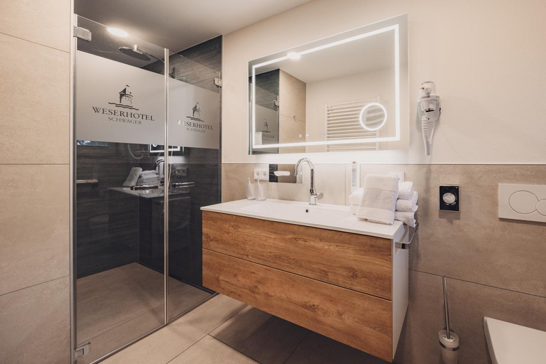 Bathroom 4, Weserhotel Schwager, Holzminden