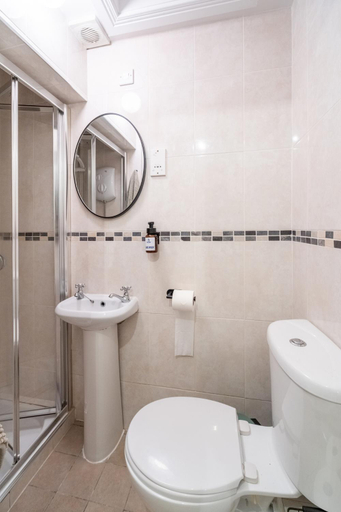 Bathroom 2, Pump House Apartments, Derry and Strabane