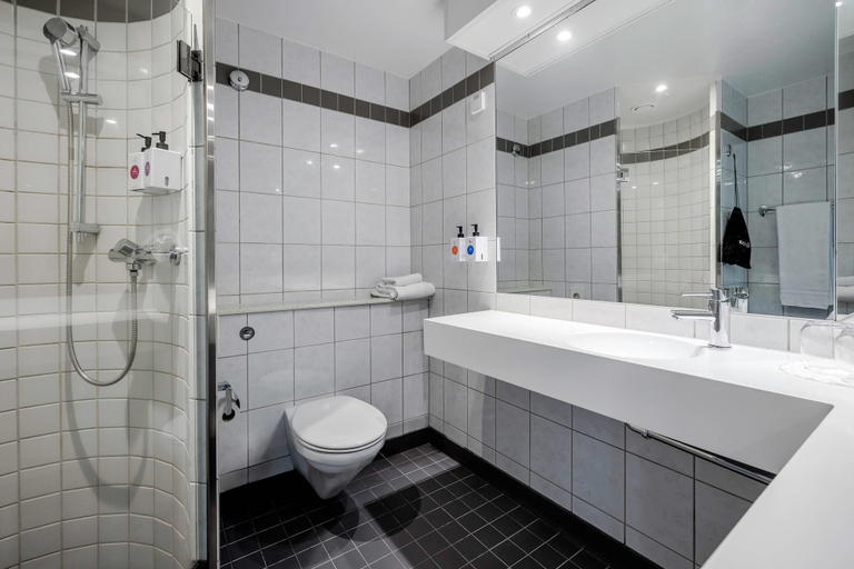Bathroom 5, Quality Hotel Skjaergarden, Bamble