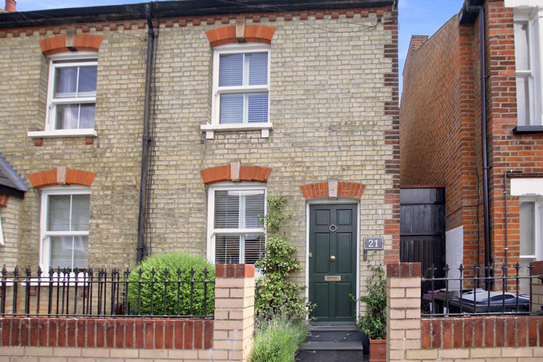 Room 3, Stylish Hertford House - Ideal for Work or Leisure, Hertfordshire
