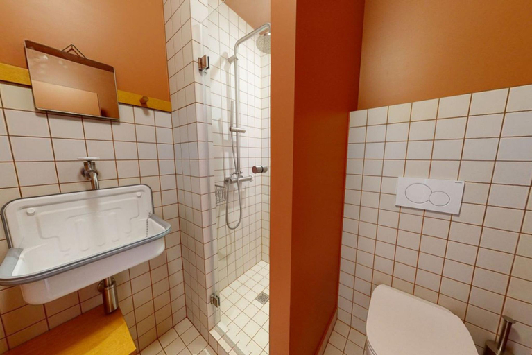 4, JOIVY Charming 2-bed flat w  shared spaces, Paris