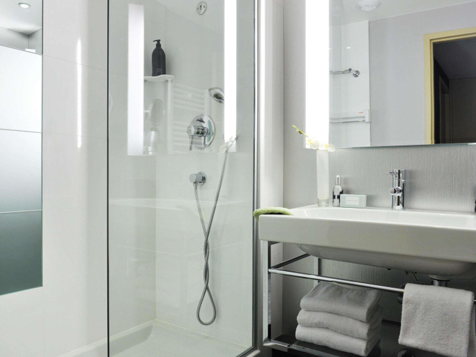 Bathroom 4, Adagio La Defense Esplanade Aparthotel, Hauts-de-Seine