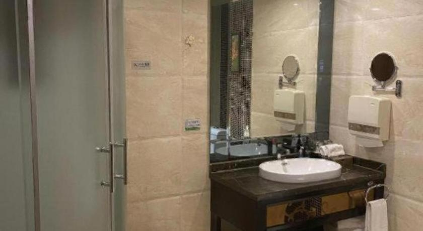 Bathroom 4, Chengdu Haotian Guotai Hotel, Chengdu